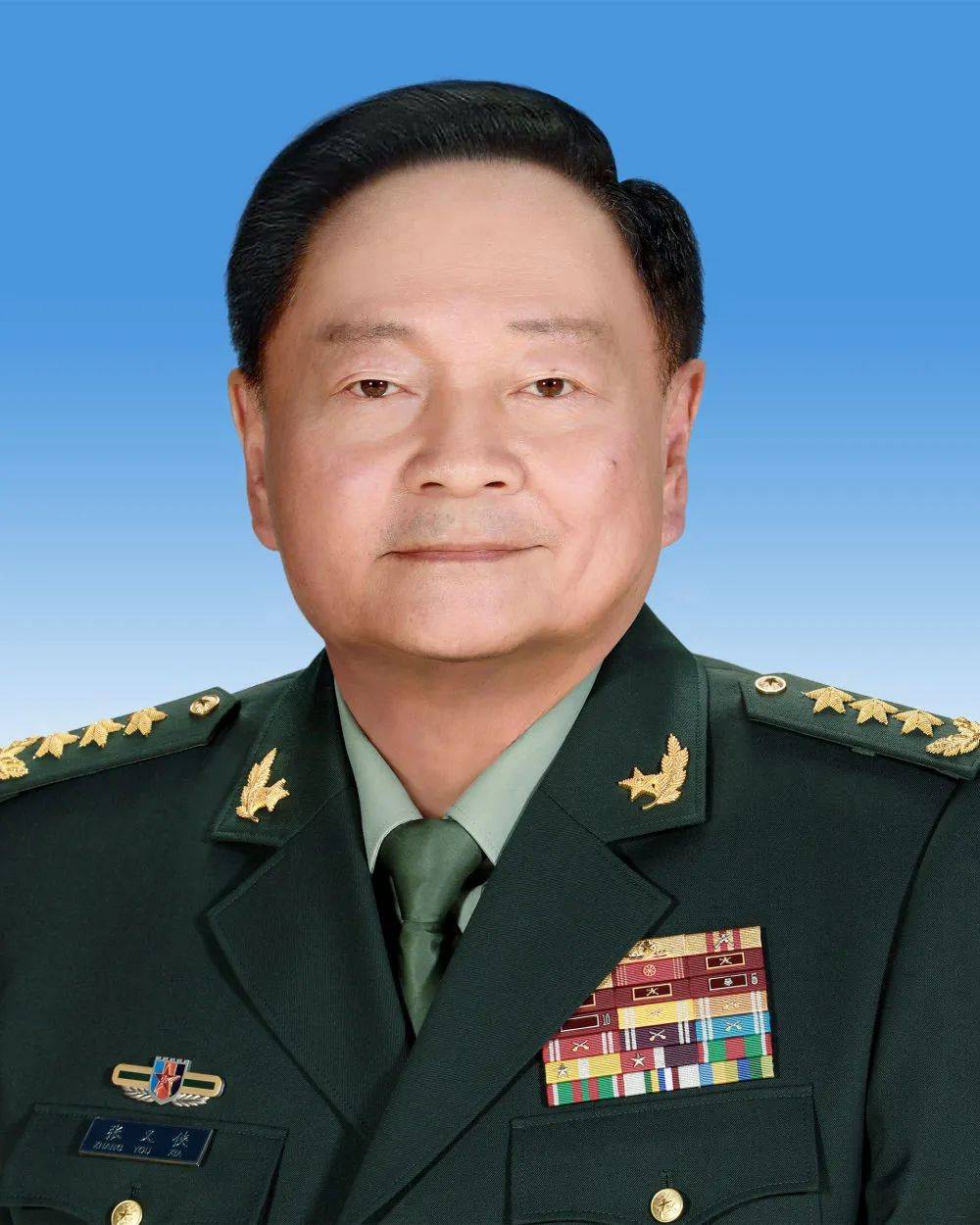 3d版贪吃蛇吃苹果:中华人民共和国中央军事委员会副主席简历