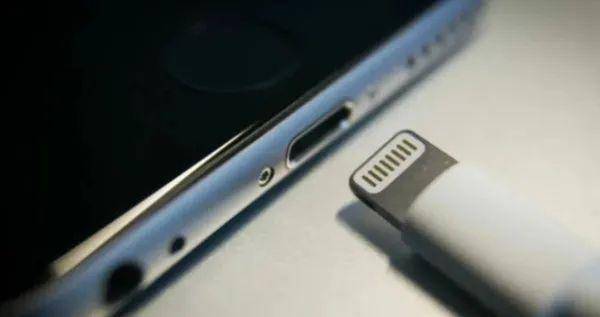 苹果充电破解版:iPhone15Pro改用USBC端口是怎么回事 苹果15P充电接口改用USB-C端口-第1张图片-太平洋在线下载