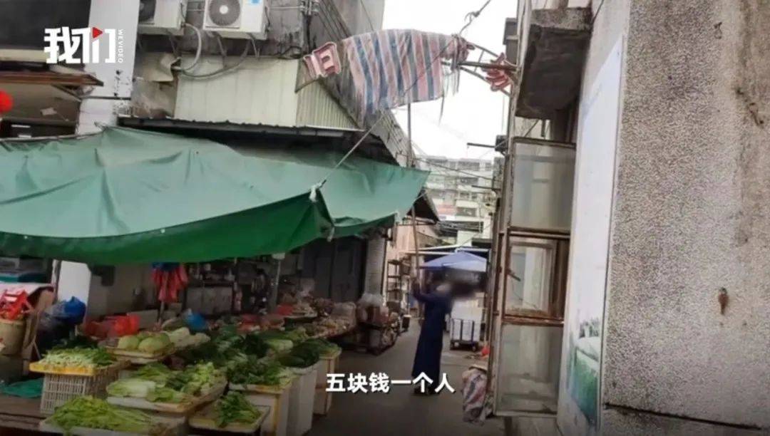 大叔版小苹果视频:旧厂街拍照5元1人，“唐小虎”不能“狂飙”于现实 | 新京报快评